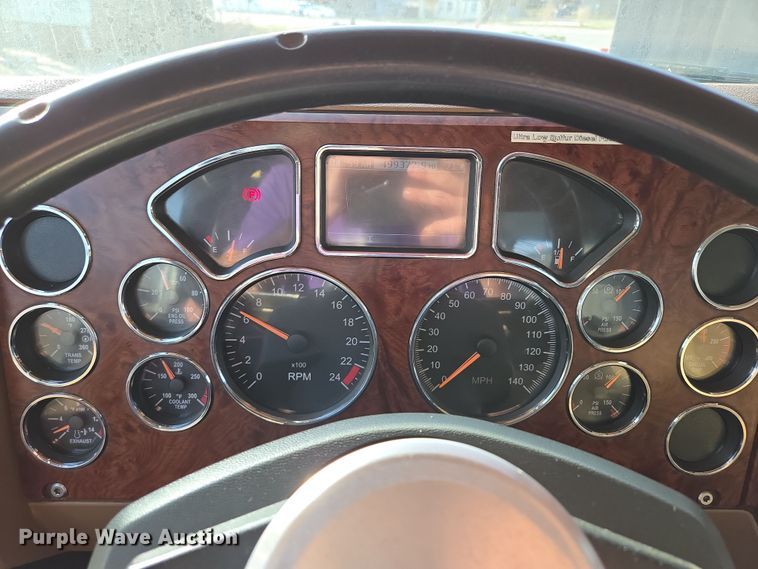 image for item EQ6847 2011 Mack GU713 roll-off container truck