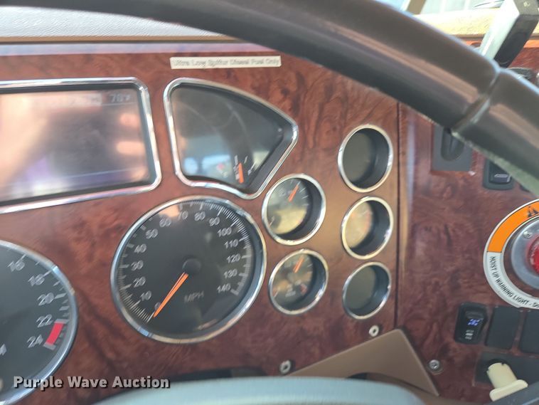 image for item EQ6847 2011 Mack GU713 roll-off container truck