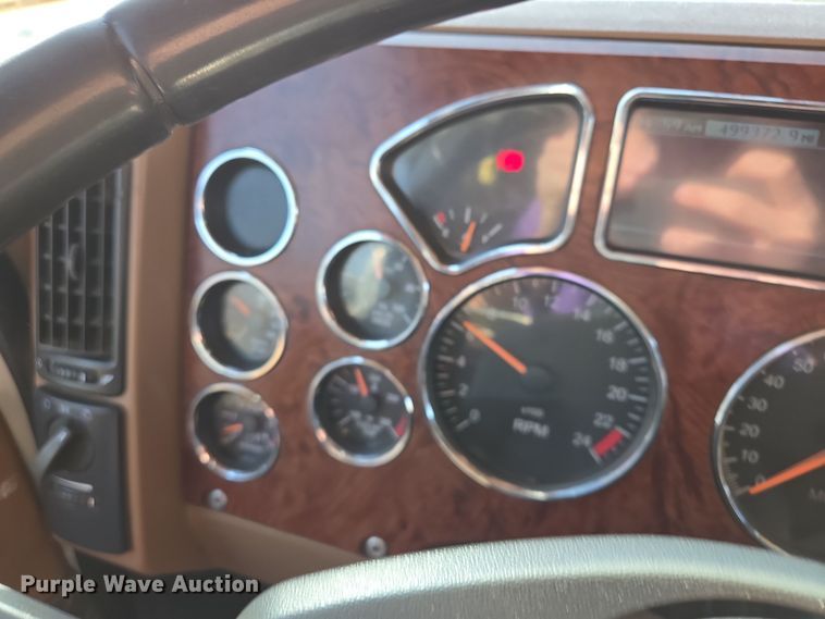 image for item EQ6847 2011 Mack GU713 roll-off container truck