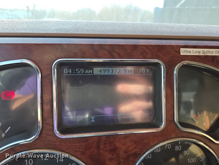 image for item EQ6847 2011 Mack GU713 roll-off container truck