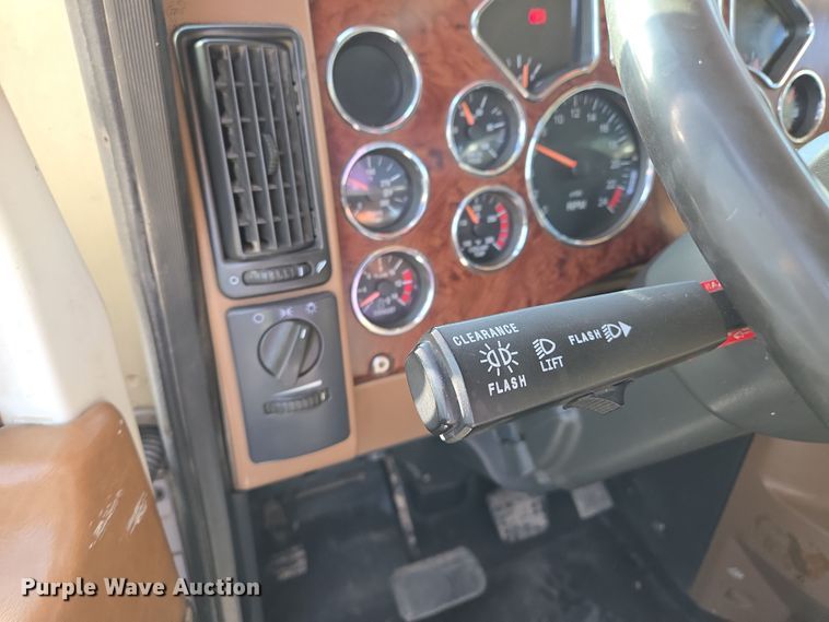 image for item EQ6847 2011 Mack GU713 roll-off container truck