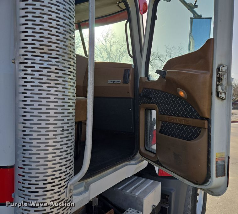 image for item EQ6847 2011 Mack GU713 roll-off container truck