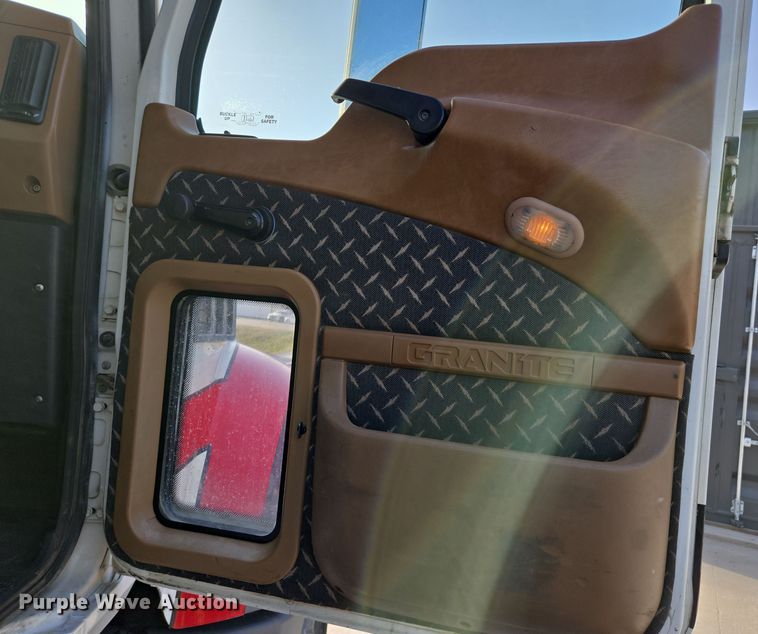 image for item EQ6847 2011 Mack GU713 roll-off container truck