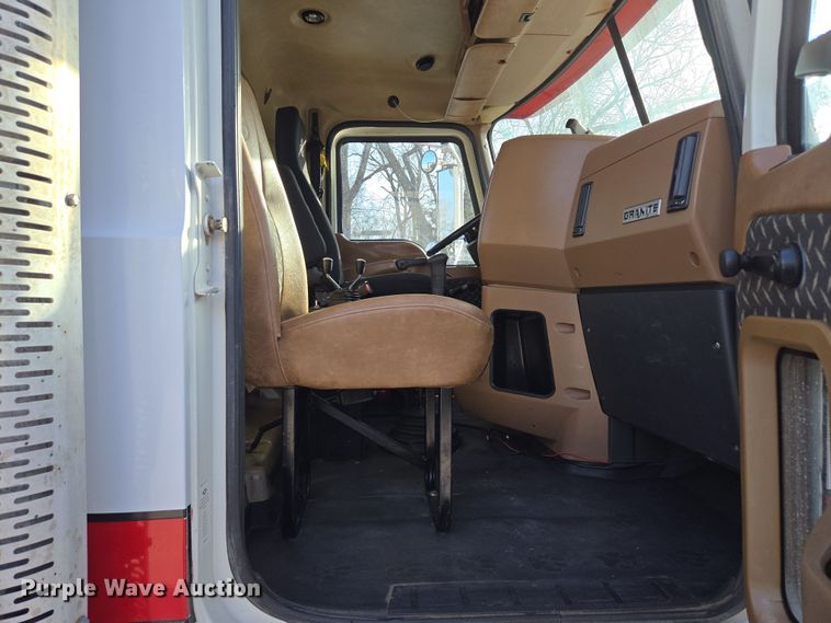 image for item EQ6847 2011 Mack GU713 roll-off container truck