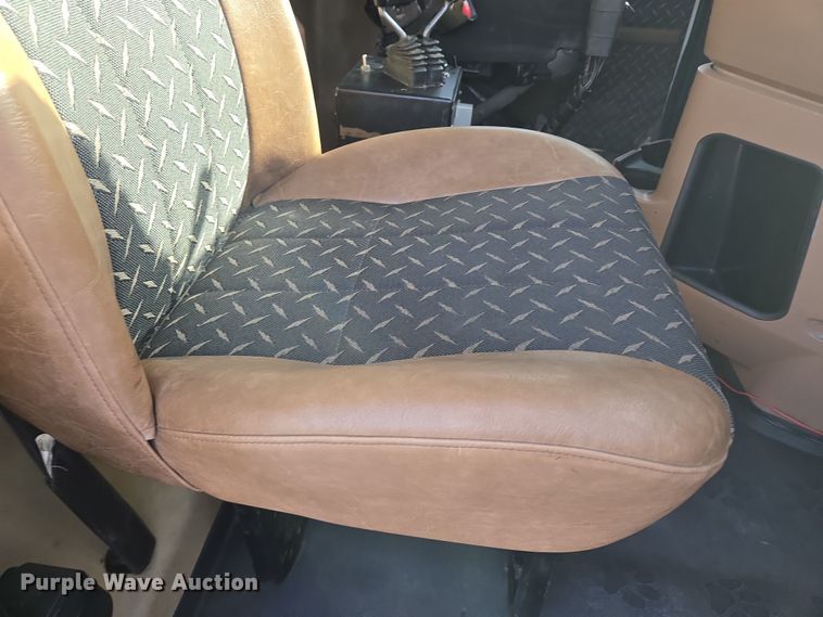 image for item EQ6847 2011 Mack GU713 roll-off container truck