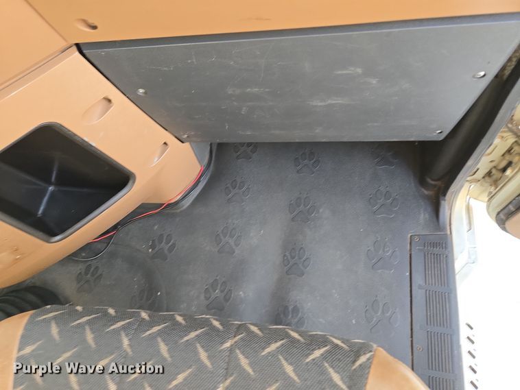 image for item EQ6847 2011 Mack GU713 roll-off container truck