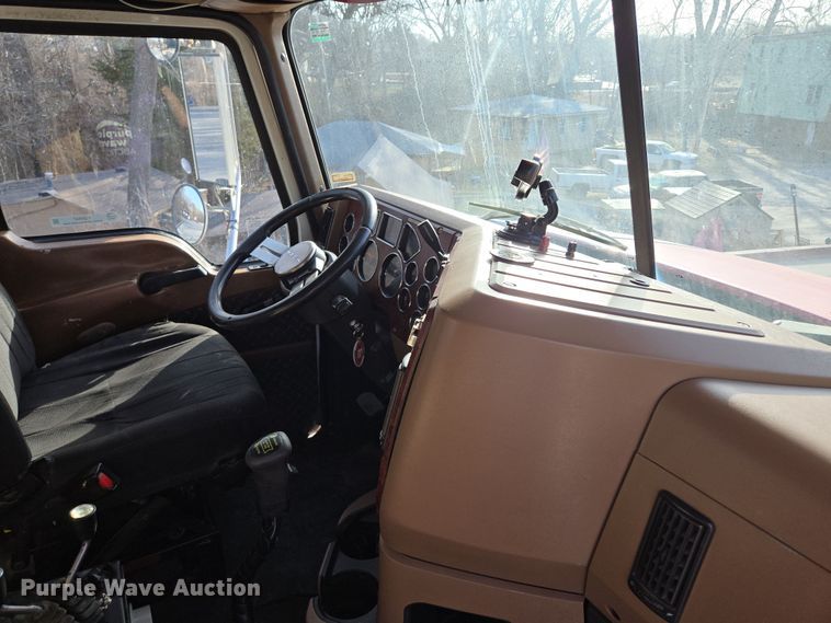 image for item EQ6847 2011 Mack GU713 roll-off container truck