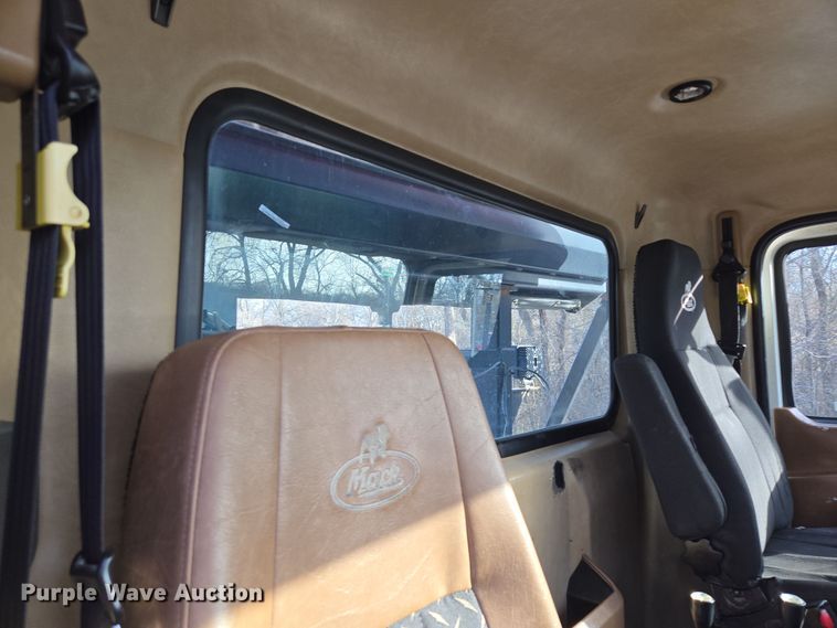 image for item EQ6847 2011 Mack GU713 roll-off container truck