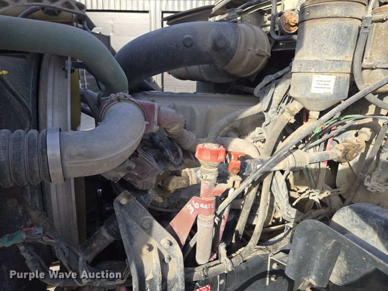 image for item EQ6847 2011 Mack GU713 roll-off container truck