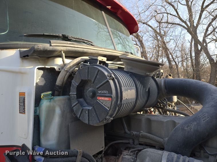 image for item EQ6847 2011 Mack GU713 roll-off container truck