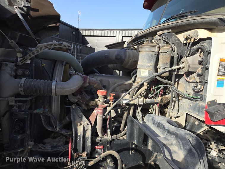 image for item EQ6847 2011 Mack GU713 roll-off container truck