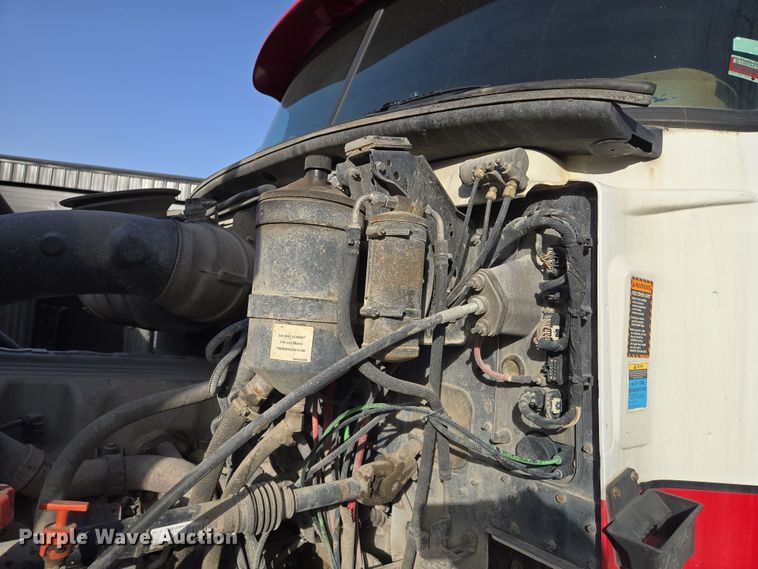 image for item EQ6847 2011 Mack GU713 roll-off container truck