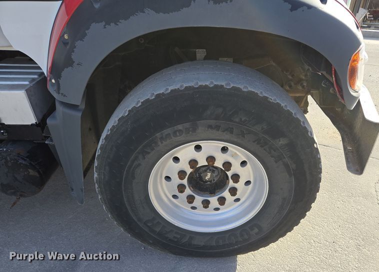 image for item EQ6847 2011 Mack GU713 roll-off container truck