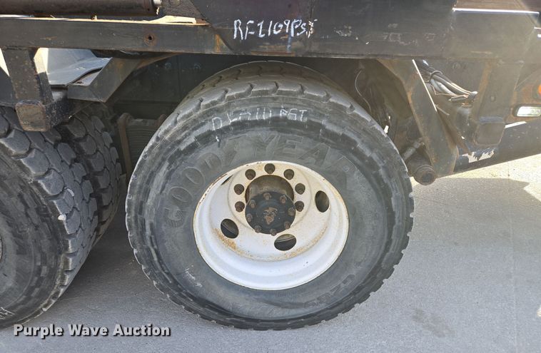 image for item EQ6847 2011 Mack GU713 roll-off container truck