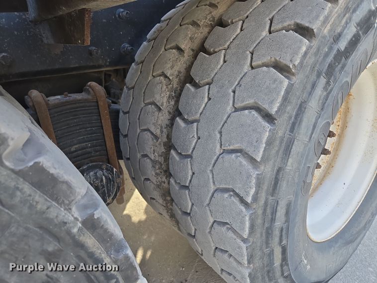 image for item EQ6847 2011 Mack GU713 roll-off container truck