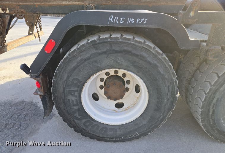 image for item EQ6847 2011 Mack GU713 roll-off container truck