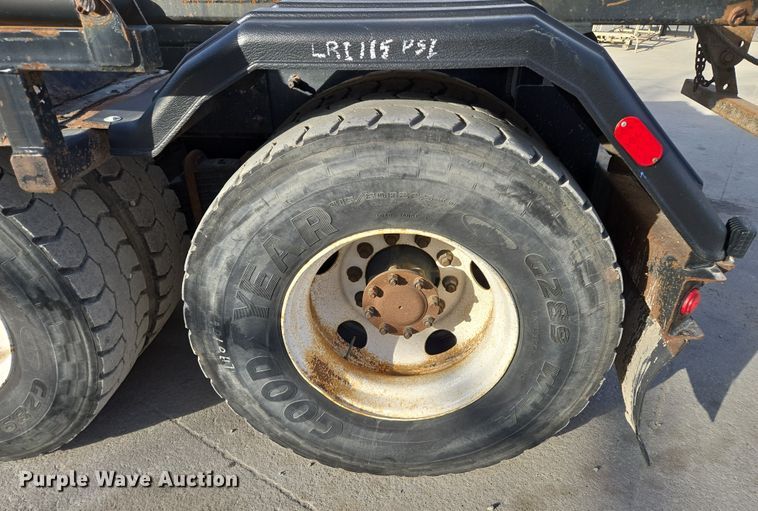 image for item EQ6847 2011 Mack GU713 roll-off container truck