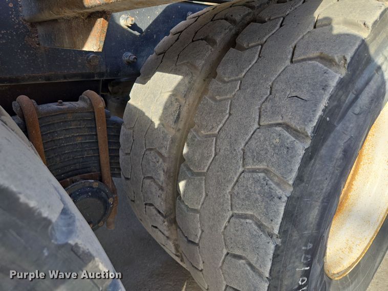 image for item EQ6847 2011 Mack GU713 roll-off container truck