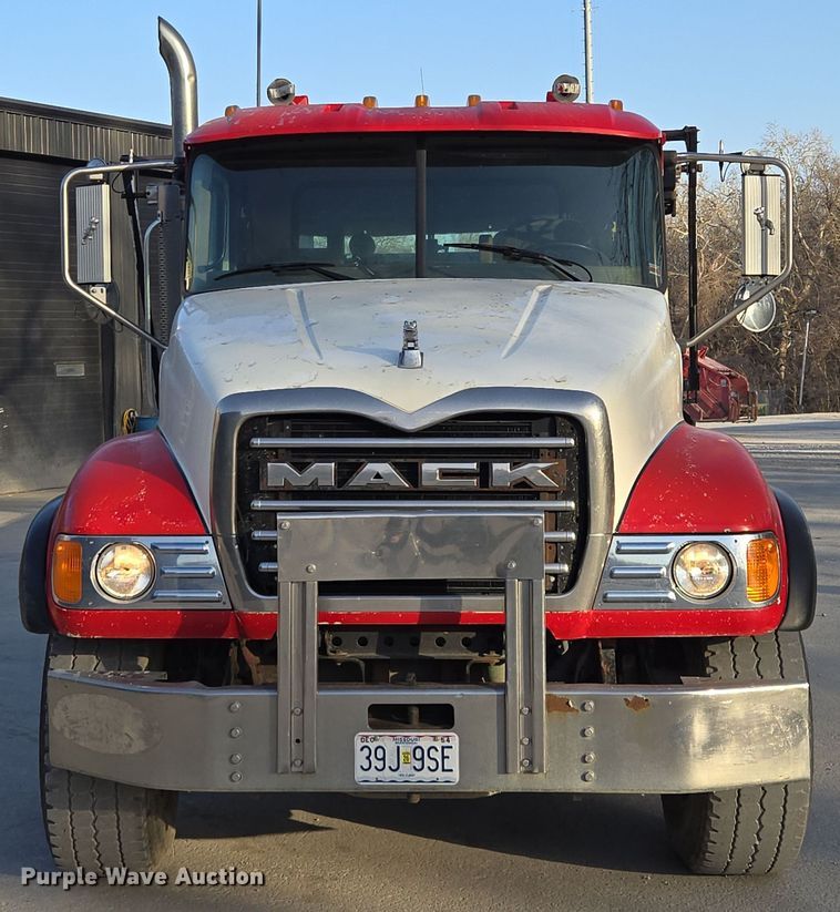 image for item EQ6848 2005 Mack Granite CV713 roll-off container truck