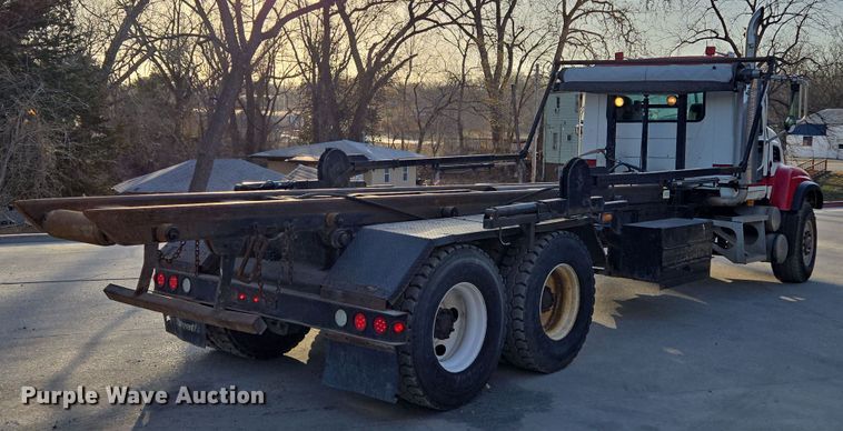 image for item EQ6848 2005 Mack Granite CV713 roll-off container truck