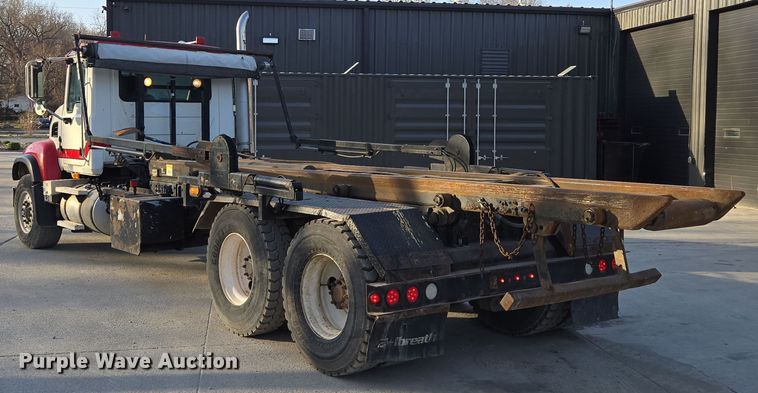 image for item EQ6848 2005 Mack Granite CV713 roll-off container truck