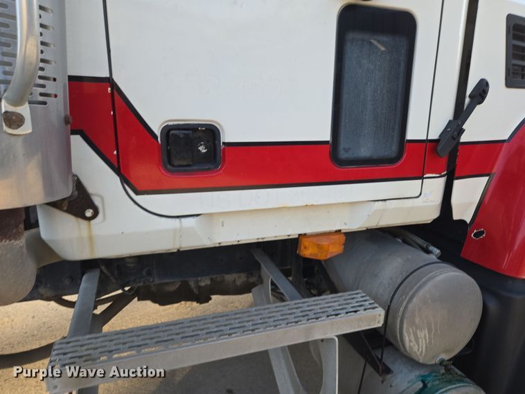 image for item EQ6848 2005 Mack Granite CV713 roll-off container truck