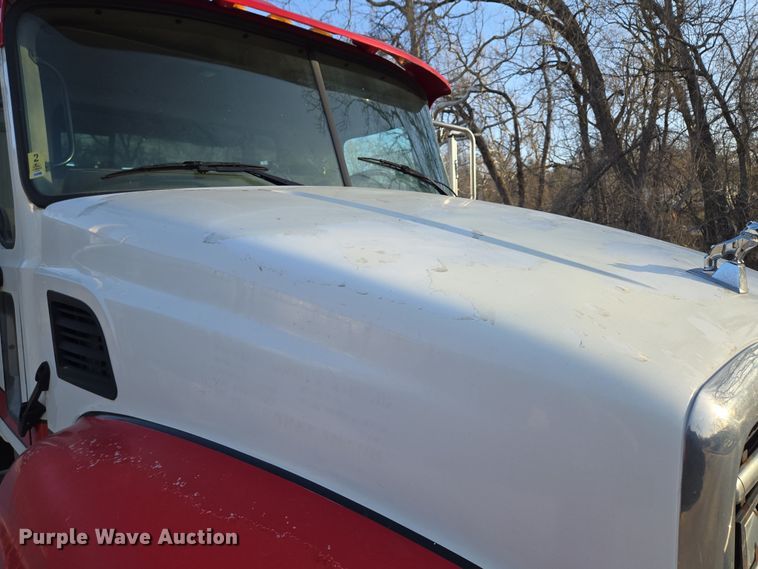 image for item EQ6848 2005 Mack Granite CV713 roll-off container truck