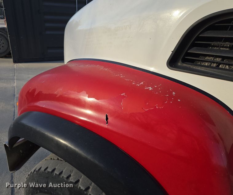 image for item EQ6848 2005 Mack Granite CV713 roll-off container truck