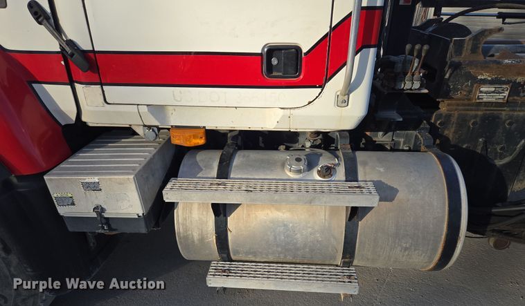 image for item EQ6848 2005 Mack Granite CV713 roll-off container truck