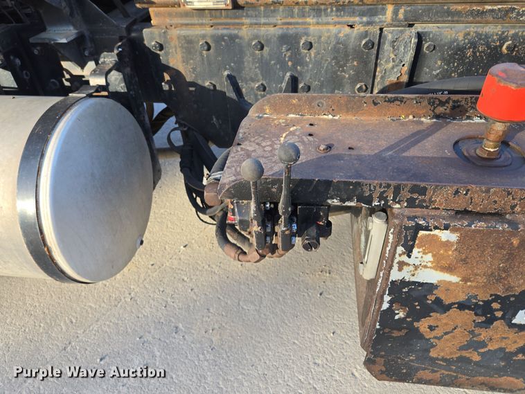 image for item EQ6848 2005 Mack Granite CV713 roll-off container truck