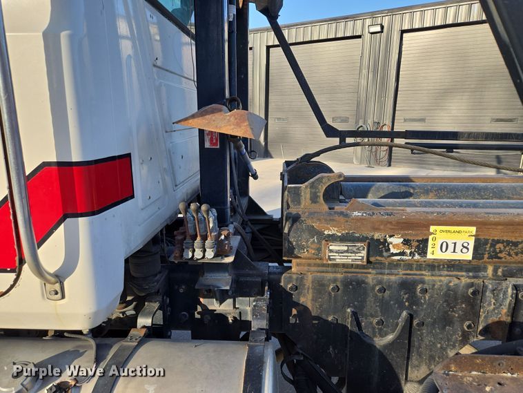 image for item EQ6848 2005 Mack Granite CV713 roll-off container truck