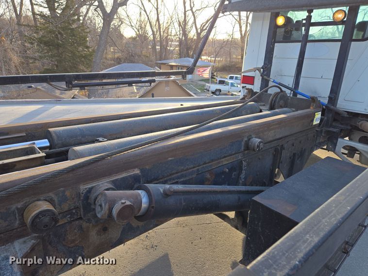 image for item EQ6848 2005 Mack Granite CV713 roll-off container truck