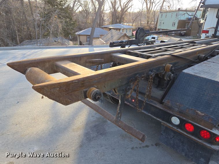 image for item EQ6848 2005 Mack Granite CV713 roll-off container truck