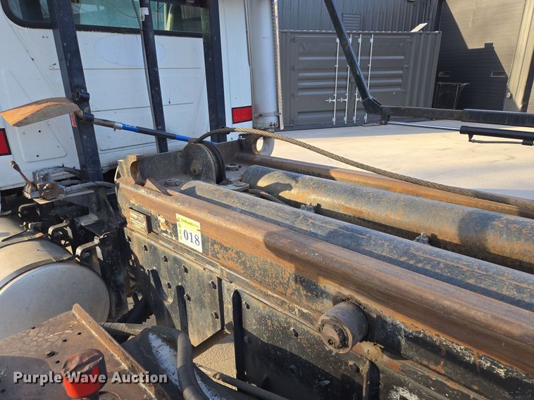 image for item EQ6848 2005 Mack Granite CV713 roll-off container truck