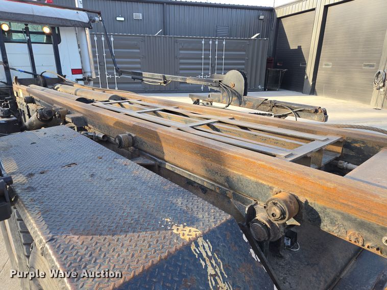 image for item EQ6848 2005 Mack Granite CV713 roll-off container truck