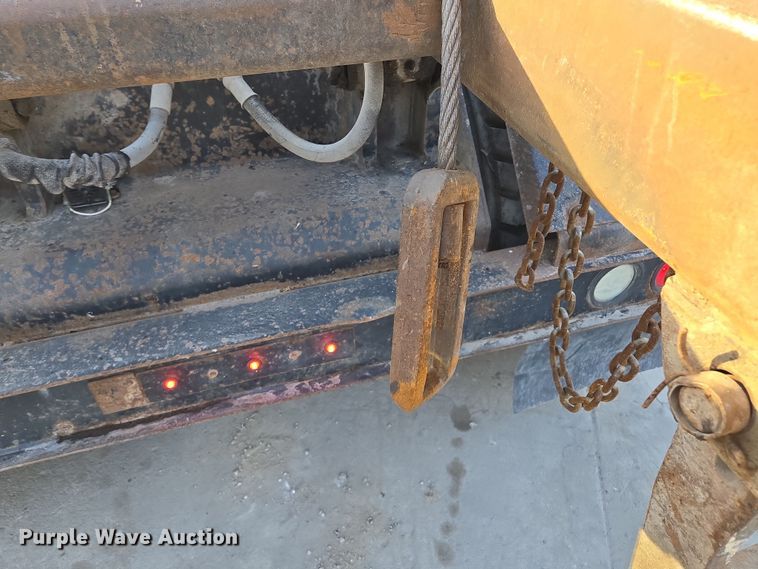 image for item EQ6848 2005 Mack Granite CV713 roll-off container truck