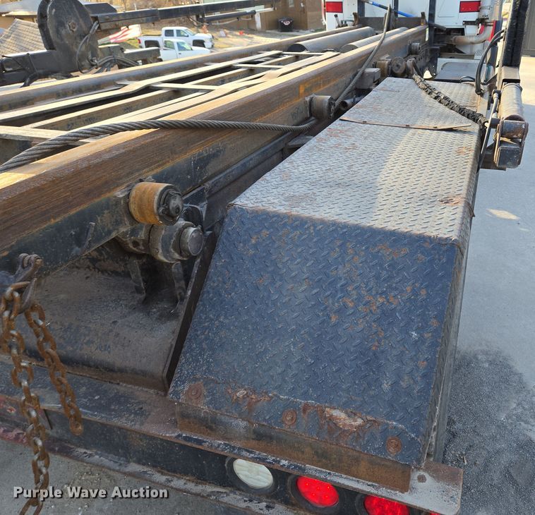 image for item EQ6848 2005 Mack Granite CV713 roll-off container truck