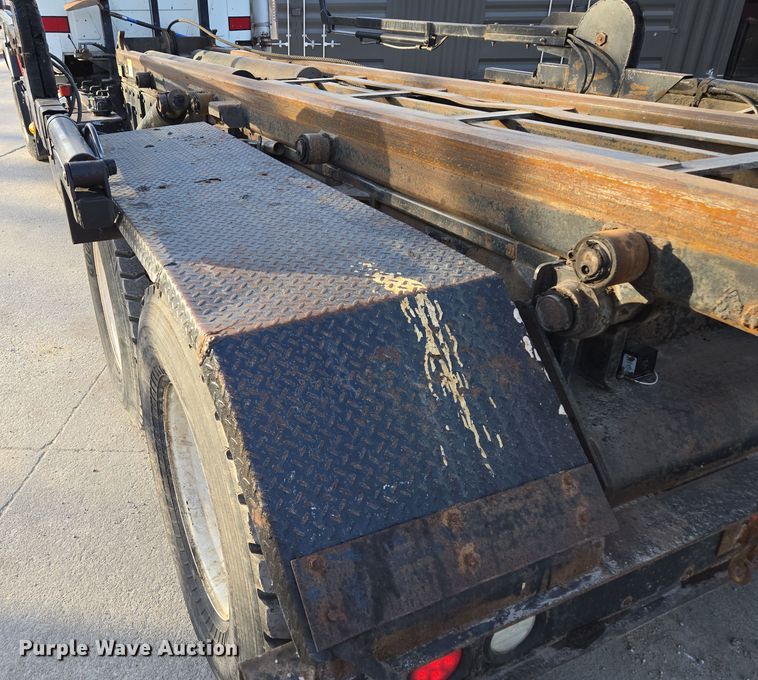 image for item EQ6848 2005 Mack Granite CV713 roll-off container truck