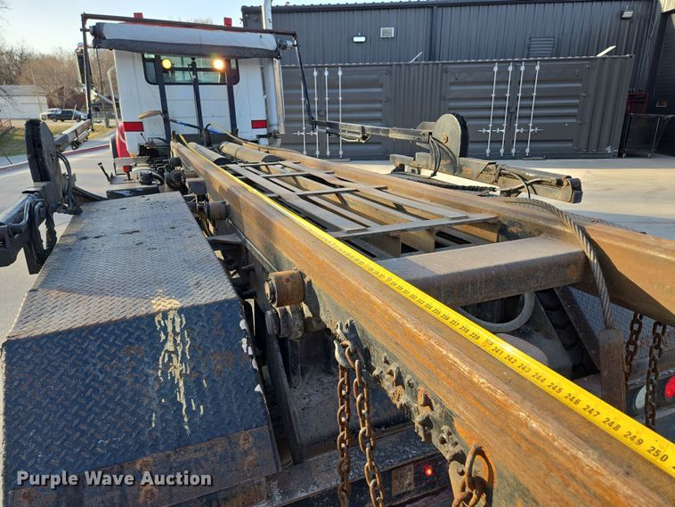 image for item EQ6848 2005 Mack Granite CV713 roll-off container truck