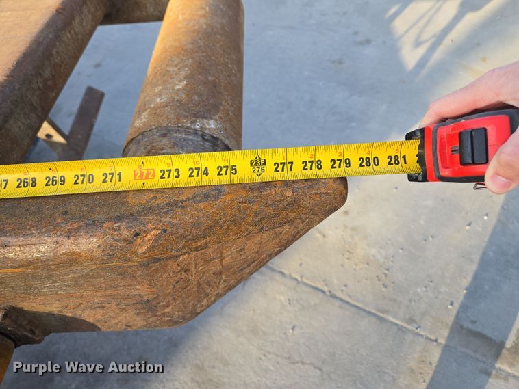 image for item EQ6848 2005 Mack Granite CV713 roll-off container truck