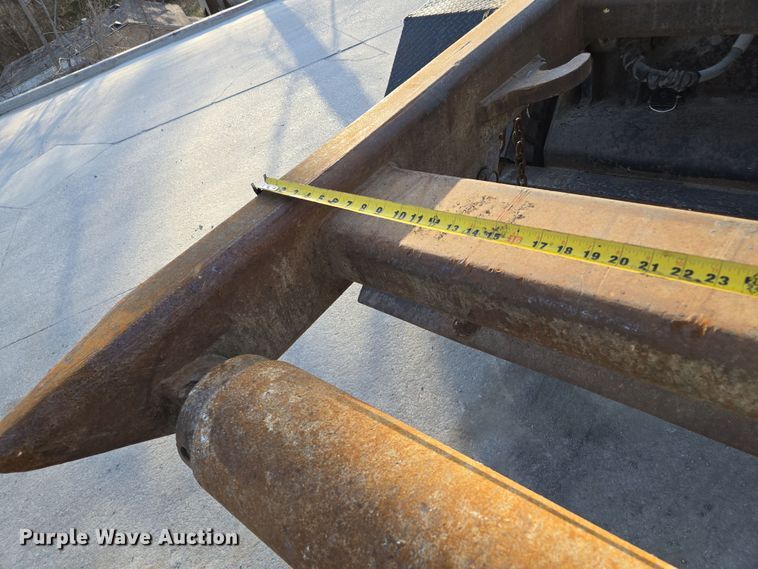 image for item EQ6848 2005 Mack Granite CV713 roll-off container truck