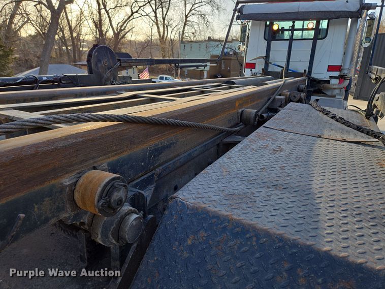 image for item EQ6848 2005 Mack Granite CV713 roll-off container truck