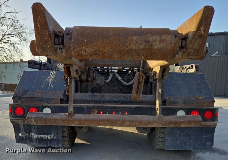 image for item EQ6848 2005 Mack Granite CV713 roll-off container truck