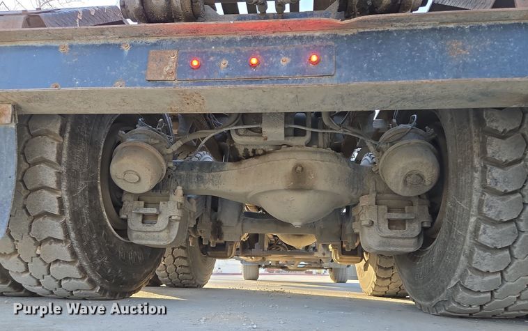 image for item EQ6848 2005 Mack Granite CV713 roll-off container truck