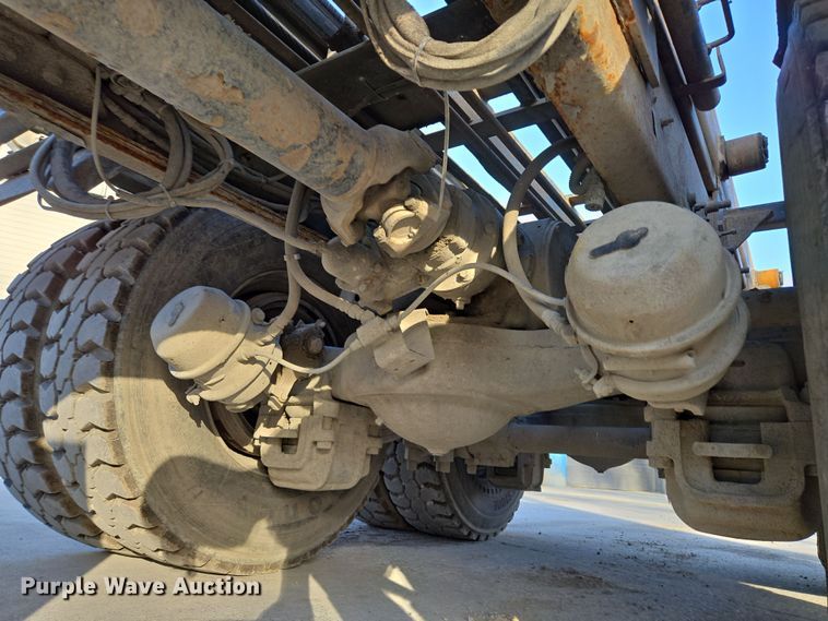 image for item EQ6848 2005 Mack Granite CV713 roll-off container truck