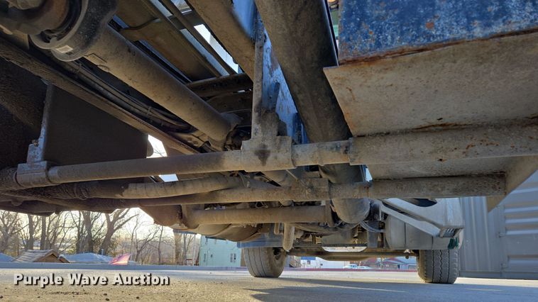 image for item EQ6848 2005 Mack Granite CV713 roll-off container truck