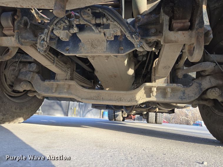 image for item EQ6848 2005 Mack Granite CV713 roll-off container truck