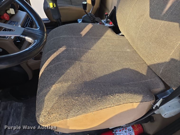 image for item EQ6848 2005 Mack Granite CV713 roll-off container truck