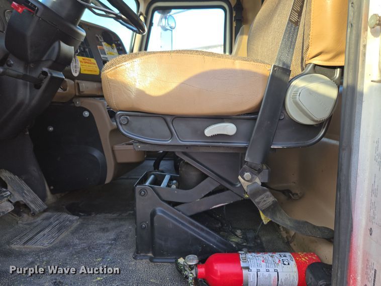 image for item EQ6848 2005 Mack Granite CV713 roll-off container truck