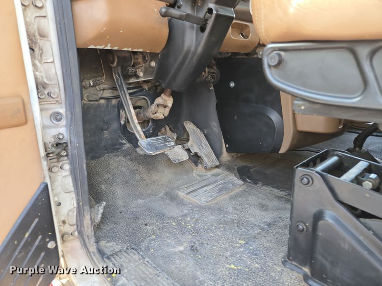 image for item EQ6848 2005 Mack Granite CV713 roll-off container truck